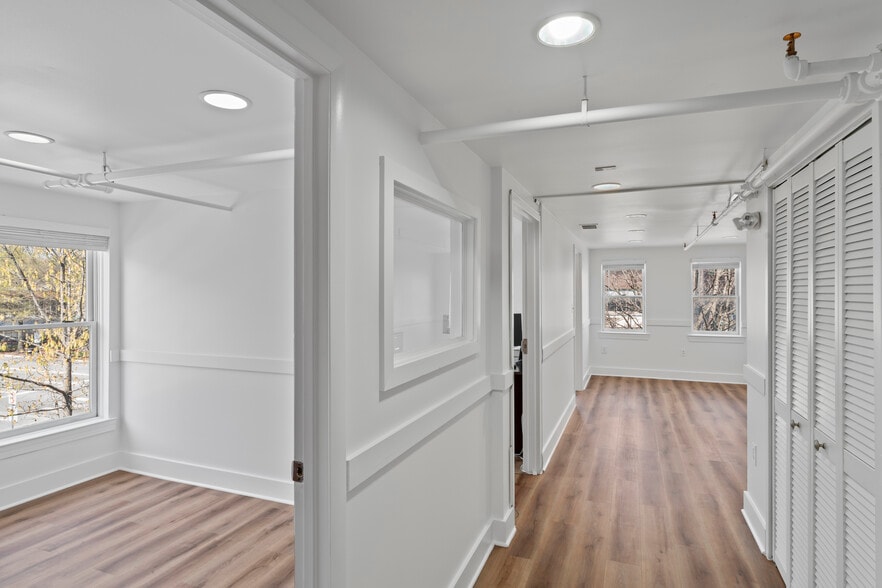 More Photos Of 100-122 E Broad St, Falls Church Office For Sale