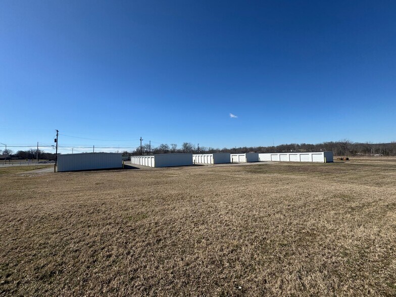 More Photos Of 2180 Madisonville Rd, Hopkinsville Self Storage For Sale