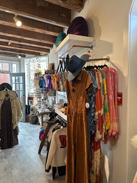 More Photos Of 1 Water St, Newburyport Storefront Retail Office For Sale