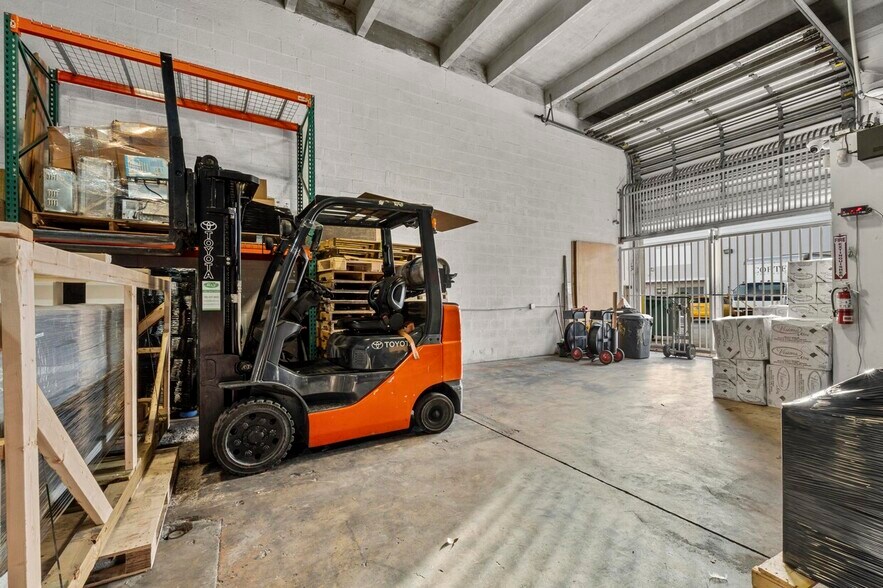 More Photos Of 10813-10841 NW 29th St, Doral Industrial For Sale