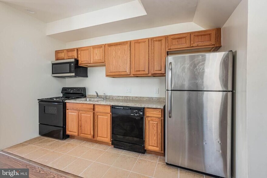 More Photos Of 1640 N Broadway, Baltimore Flex For Sale