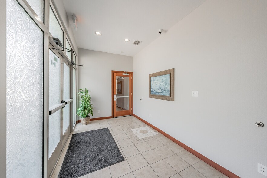 More Photos Of 416 Village Dr, Murphy Medical For Lease