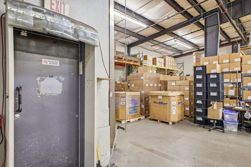 More Photos Of 315 N Park Dr, San Antonio Warehouse For Sale