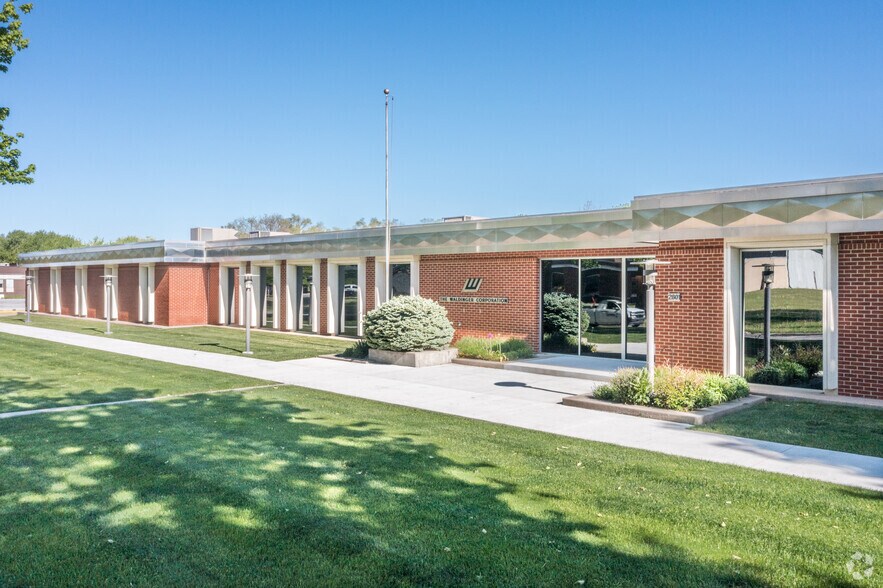 Primary Photo Of 2601 Bell Ave, Des Moines Warehouse For Sale