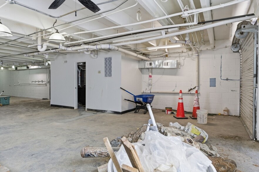More Photos Of 1404-1406 McGavock Pike, Nashville General Retail For Lease