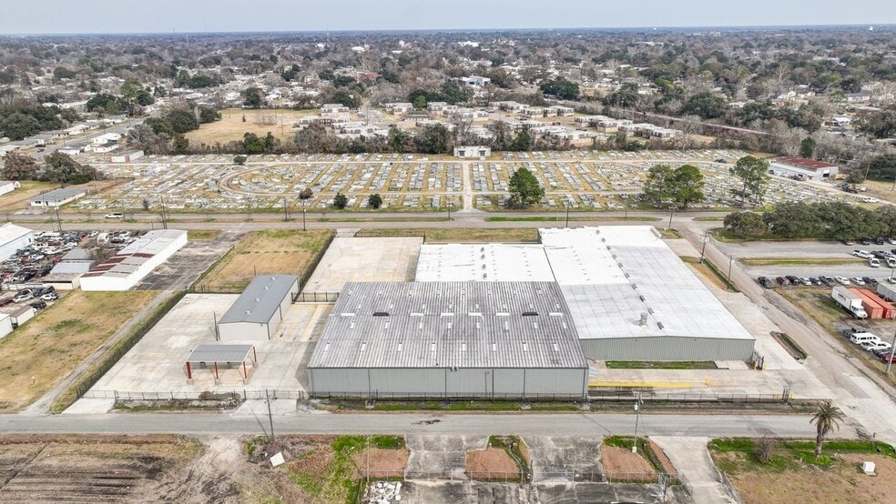 More Photos Of 403 W Admiral Doyle Dr, New Iberia Distribution For Lease
