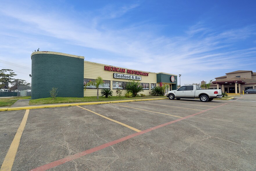More Photos Of 17009 East Fwy, Channelview General Retail For Sale