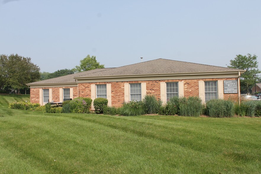 More Photos Of 421-425 Williamsburg Dr, Geneva Medical For Lease
