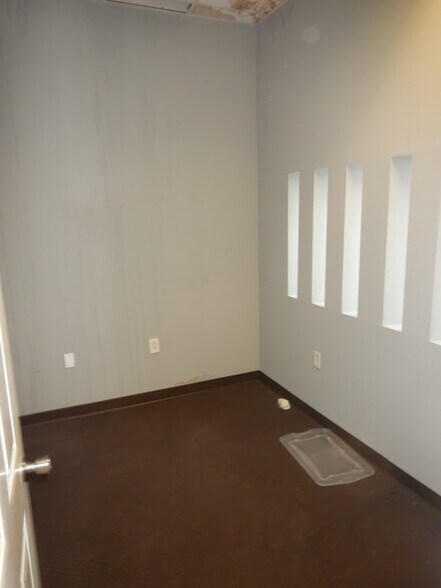 More Photos Of 6530 Supply Row, Houston Warehouse For Lease