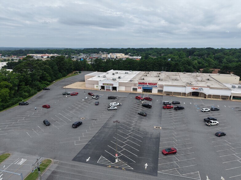 More Photos Of 1426-1528 Military Rd, Benton General Retail For Lease