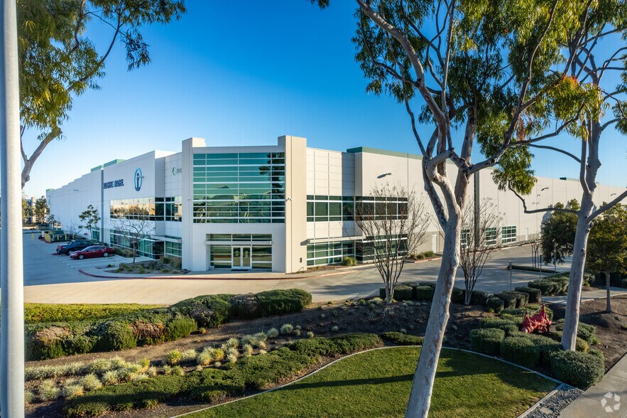 More Photos Of 20000 S Western Ave, Torrance Distribution For Lease