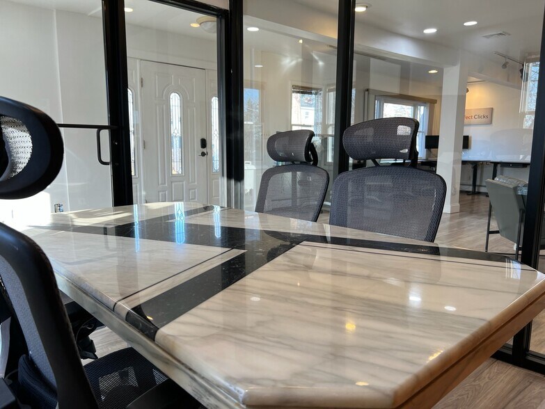 More Photos Of 354 Kingston Rd, Parsippany Office Residential For Lease