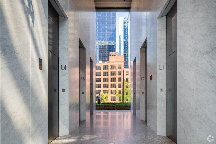 More Photos Of 150 N Riverside Plz, Chicago Office For Lease