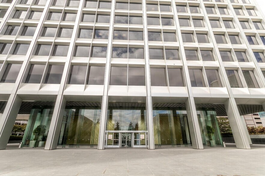 More Photos Of 1 Kaiser Plz, Oakland Office For Lease