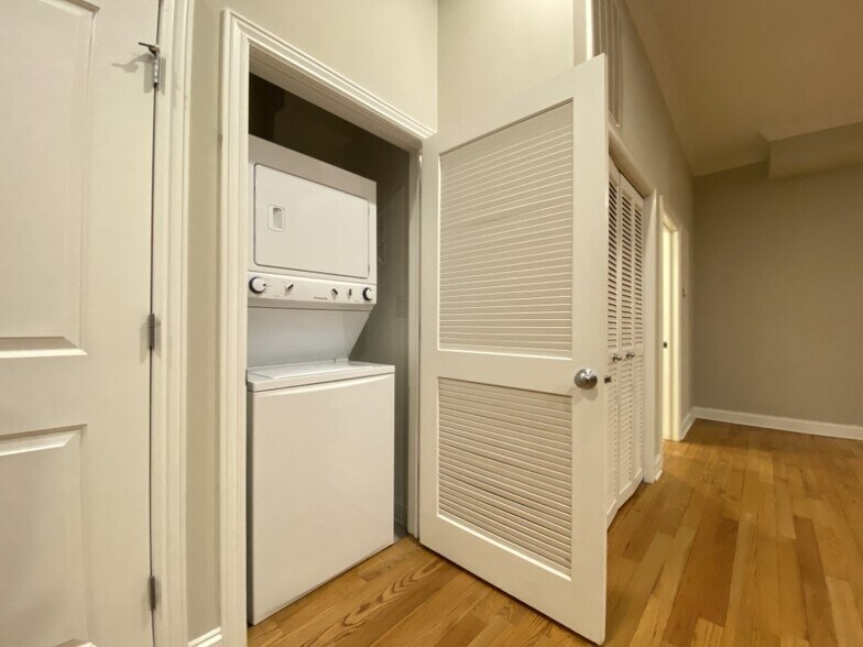 More Photos Of 4651 N Greenview Ave, Chicago Apartments For Lease