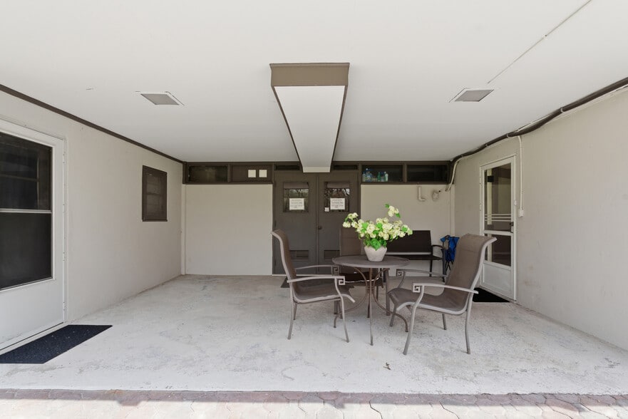 More Photos Of 40 Westchester Ave, Pound Ridge Freestanding For Sale