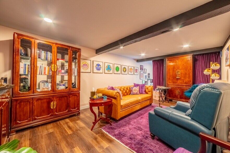 More Photos Of 1607 Dexter Ave N, Seattle Office For Lease