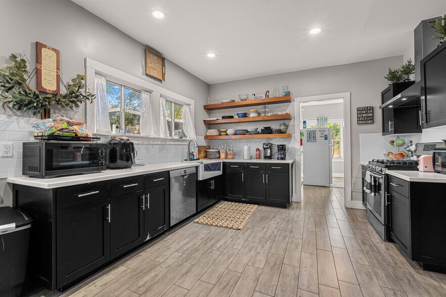 More Photos Of 320 Taylor Rd, Newcastle Specialty For Sale