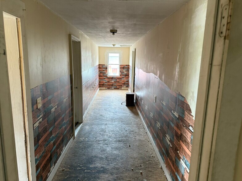 More Photos Of 107 W Main St, Coffeen Storefront Retail Residential For Sale