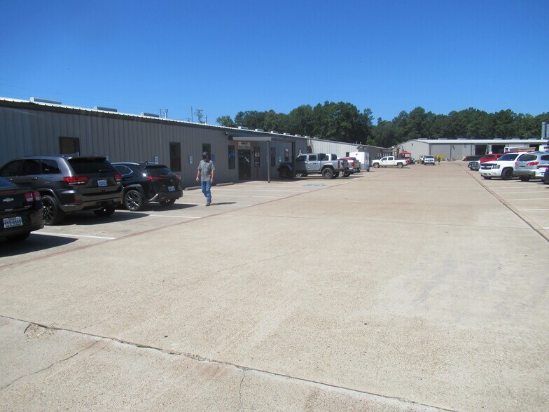 More Photos Of 13391 E Fm 1097 Rd, Willis Manufacturing For Sale