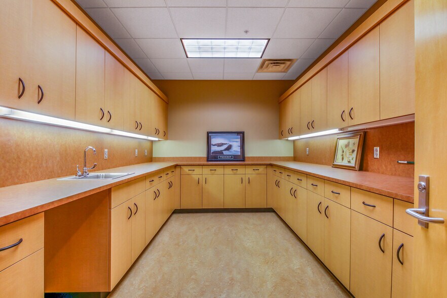 More Photos Of 659 W Hamilton Ave, Eau Claire Medical For Sale