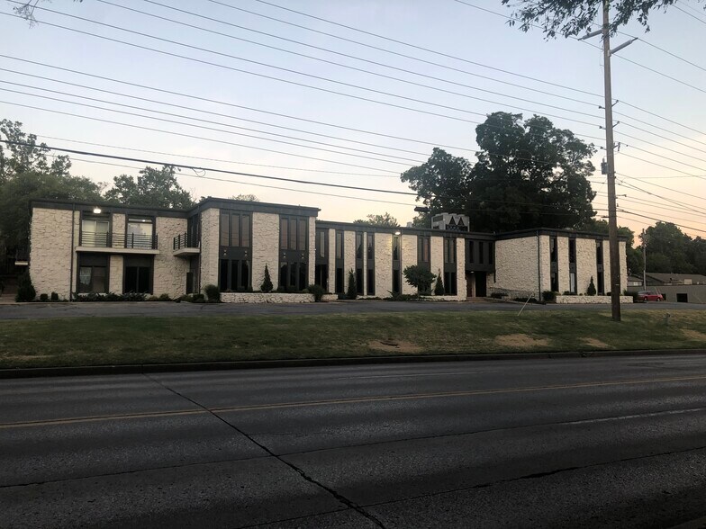 More Photos Of 5513-5539 S Lewis Ave, Tulsa Office For Lease