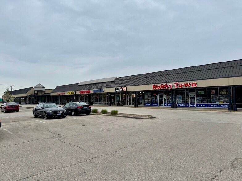 Primary Photo Of 455-577 Waukegan Rd, Northbrook Unknown For Lease