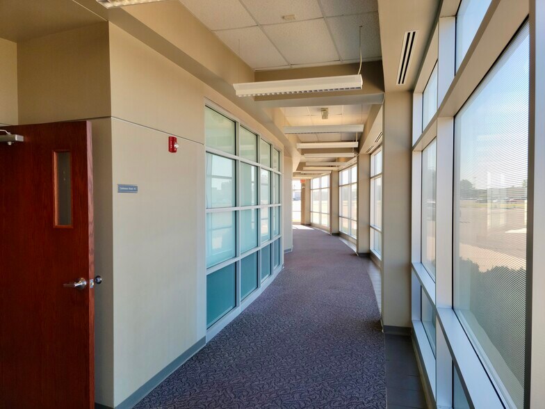 More Photos Of 900 42nd St S, Fargo Office For Sale