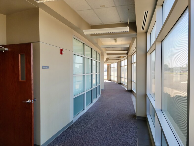 More Photos Of 900 42nd St S, Fargo Office For Sale