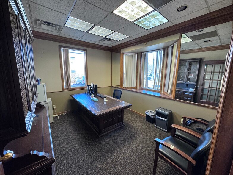 More Photos Of 1100 N Topeka St, Wichita Office For Sale