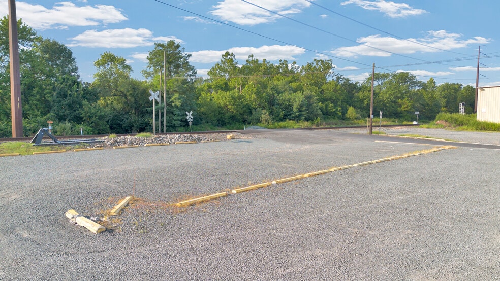 More Photos Of 36 Railroad St, Linfield Restaurant For Sale