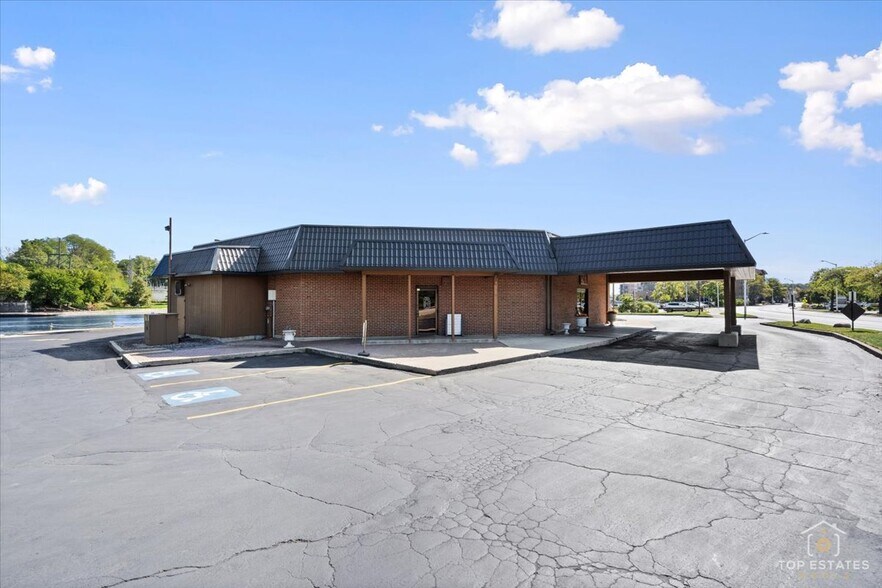 More Photos Of 320 N 2nd St, St Charles Restaurant For Sale