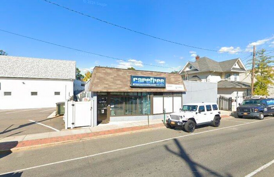 Primary Photo Of 199 Merrick Rd, Lynbrook Storefront Retail Office For Sale