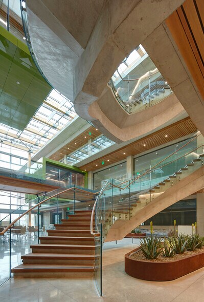 More Photos Of 9310 Athena Cir, La Jolla Research And Development For Lease