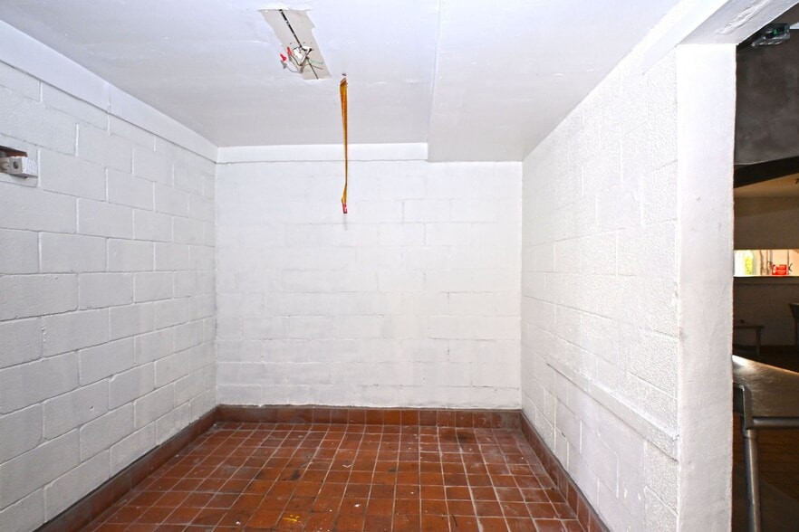 More Photos Of S 2162 S WW White Rd, San Antonio Restaurant For Sale