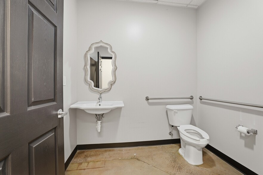 More Photos Of 15 Thomas Grace Annex Ln, Sharpsburg Freestanding For Lease