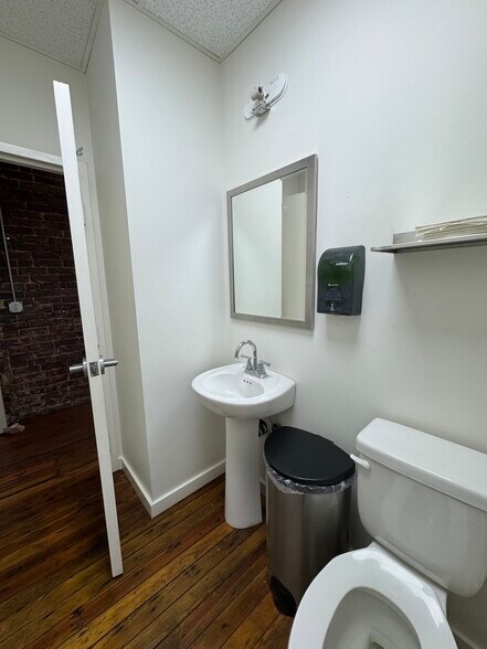 More Photos Of 109-111 N State St, Jackson Loft Creative Space For Lease