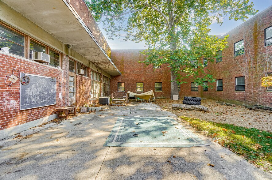 More Photos Of 800 Livermore St, Yellow Springs Research And Development For Sale