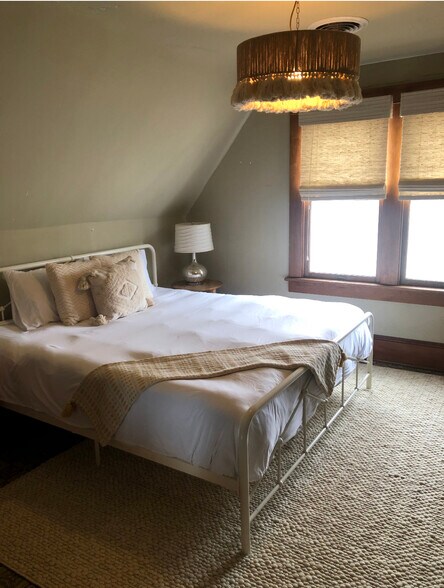 More Photos Of 139 SW I St, Grants Pass Specialty For Sale