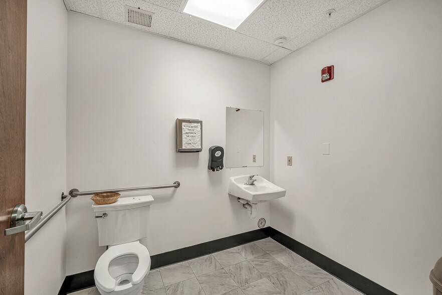 More Photos Of 815 Greenwood Ave, Jenkintown Medical For Sale