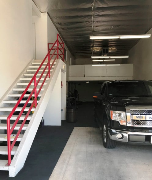 More Photos Of 74991 Joni Dr, Palm Desert Warehouse For Lease