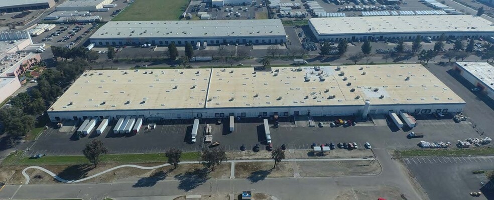 More Photos Of 2904 S Angus Ave, Fresno Distribution For Lease