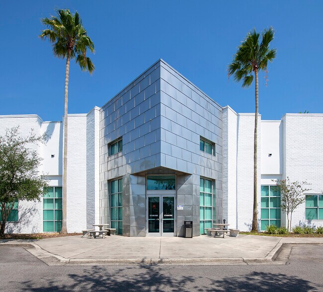 More Photos Of 5701 E Hillsborough Ave, Tampa Office For Lease