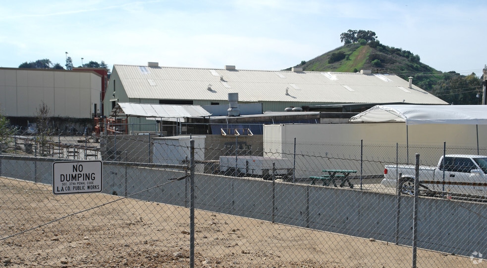 More Photos Of 1970 Walker St, La Verne Warehouse For Lease