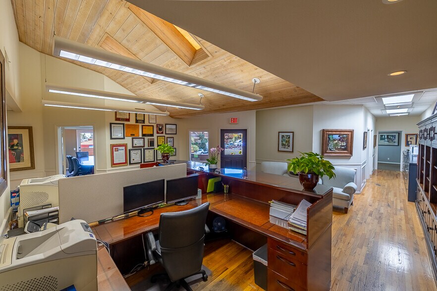 More Photos Of 410 Broadway St, Laguna Beach Office For Sale