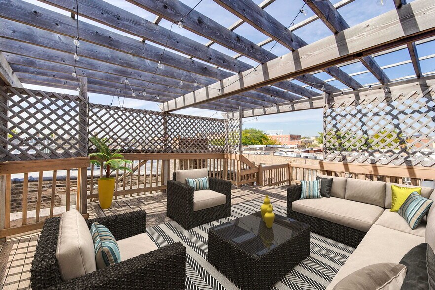 More Photos Of 902 W Newport Ave, Chicago Apartments For Sale