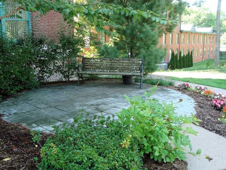 More Photos Of 146 Hartford Rd, Manchester Loft Creative Space For Lease