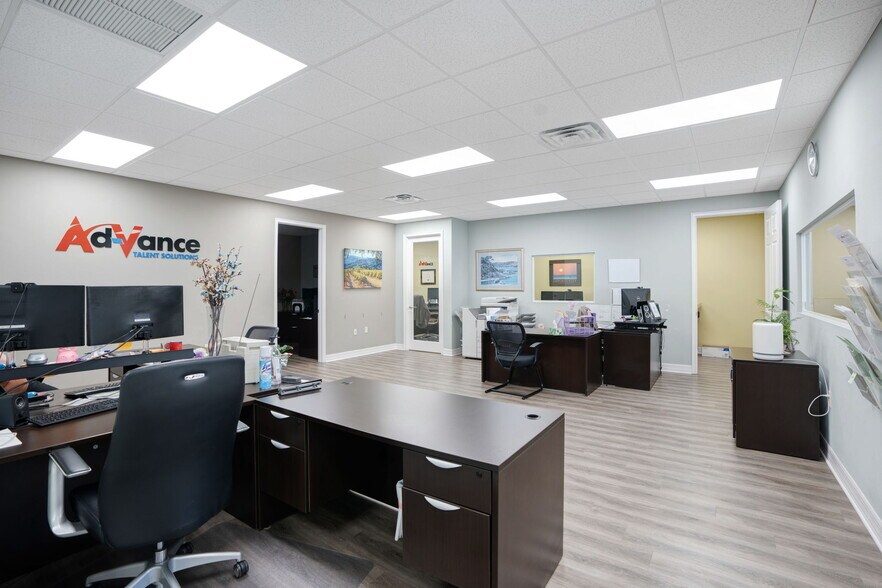 More Photos Of 3911 Golf Park Loop, Bradenton Office For Sale