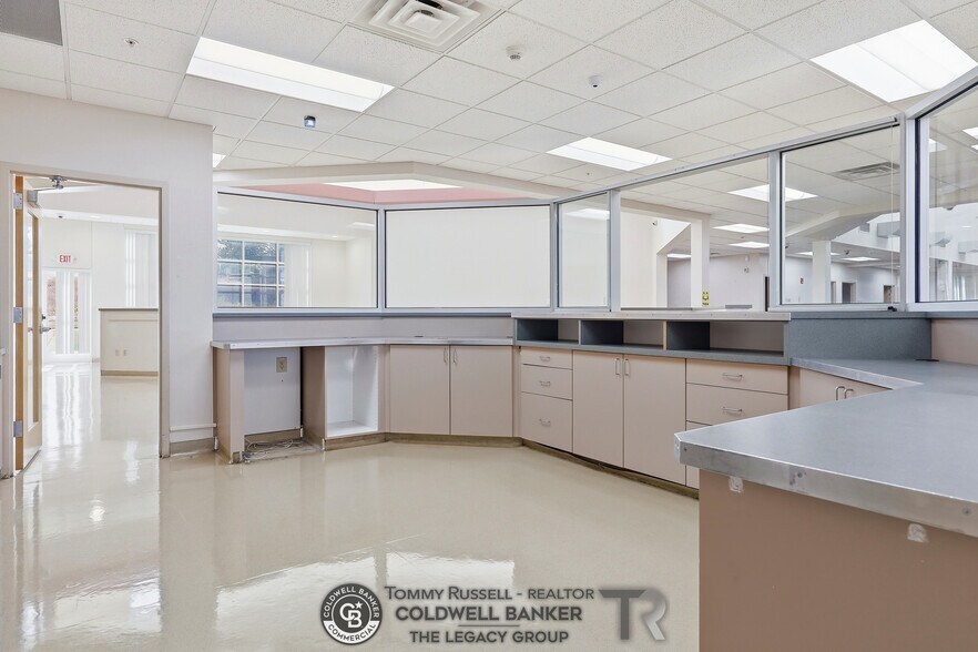 More Photos Of 733 Landmark Dr, Casper Medical For Sale