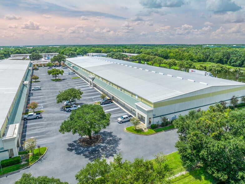 More Photos Of 3135 Drane Field Rd, Lakeland Warehouse For Lease